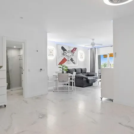 Fabulous One Bedroom Flat With Pool At The Golden Mile *