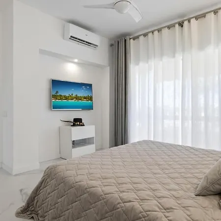 Fabulous One Bedroom Flat With Pool At The Golden Mile Marbella