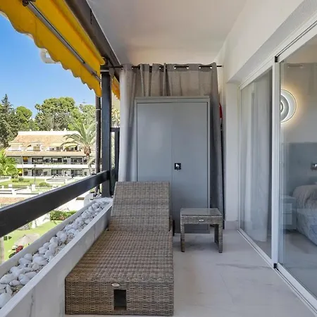 Fabulous One Bedroom Flat With Pool At The Golden Mile *