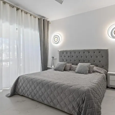 Fabulous One Bedroom Flat With Pool At The Golden Mile Appartement