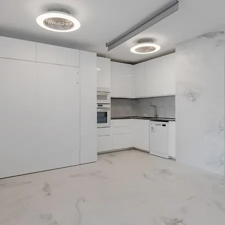 Fabulous One Bedroom Flat With Pool At The Golden Mile