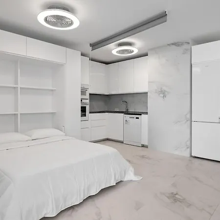Fabulous One Bedroom Flat With Pool At The Golden Mile