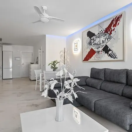 Fabulous One Bedroom Flat With Pool At The Golden Mile