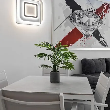 Fabulous One Bedroom Flat With Pool At The Golden Mile Apartment